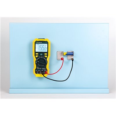 Odoberacia zdierka pre 1,5 V batérie, magnetická