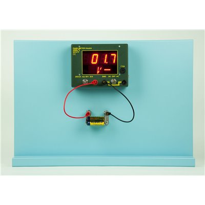Odoberacia zdierka pre 1,5 V batérie, magnetická